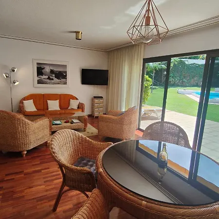 Elegant And Peaceful Aparments With Pool And Garden アパート *