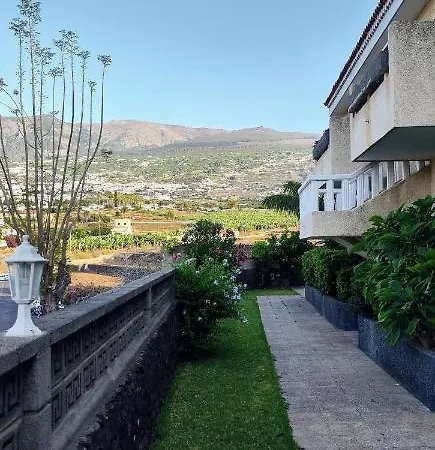 Elegant And Peaceful Aparments With Pool And Garden アパート *