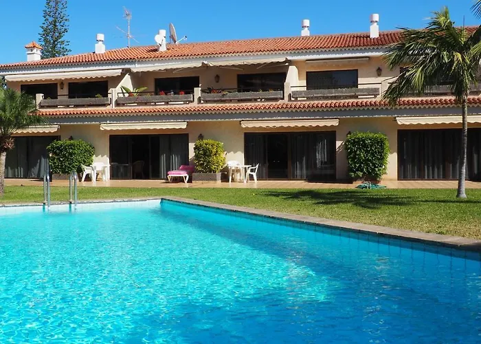 Elegant And Peaceful Aparments With Pool And Garden