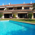 Elegant And Peaceful Aparments With Pool And Garden